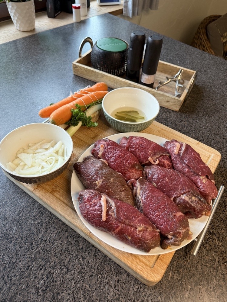 6 fertig gewickelte Rinderrouladen